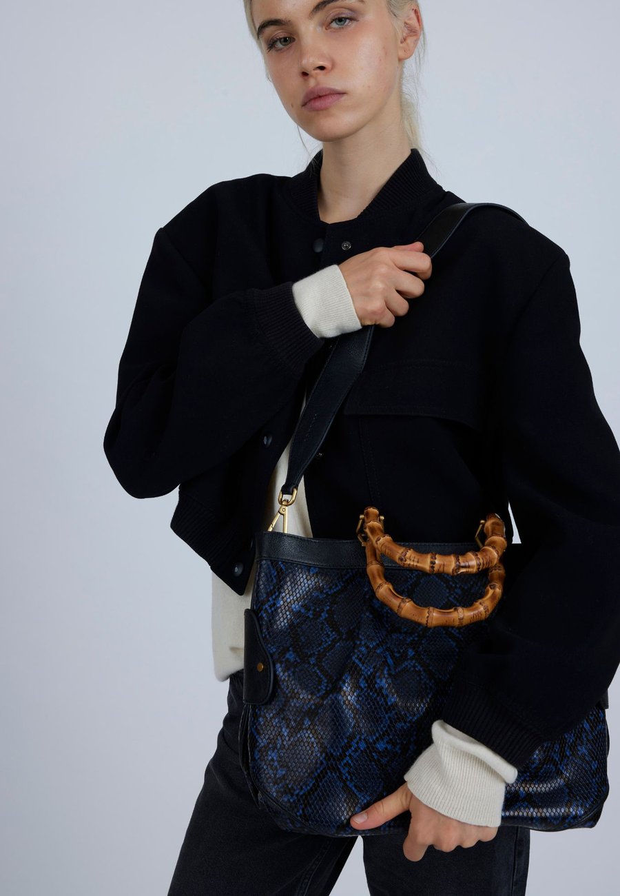 Сумка-шоппер Lonbali SNAKE, Navy Blue/Blue
Сумка-шоппер Lonbali SNAKE, Navy Blue/Blue