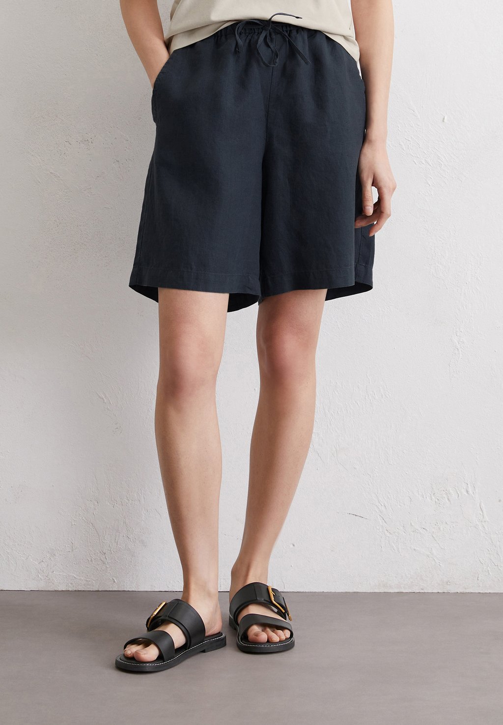 Шорты MIT TEILELASTISCHEM BUND Marc O'Polo, темно-синий
Шорты MIT TEILELASTISCHEM BUND Marc O'Polo, темно-синий