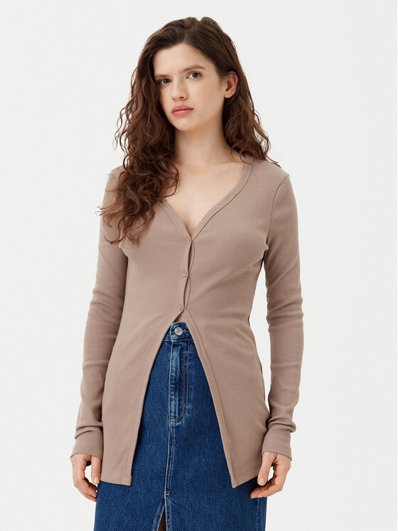 Облегающий кардиган J20J224761 Calvin Klein Jeans, бежевый
Облегающий кардиган J20J224761 Calvin Klein Jeans, бежевый