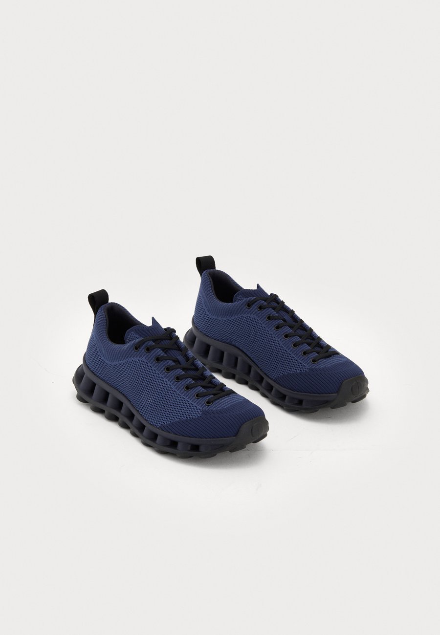 Кроссовки Camper SUNNEI PELOTISSIMA, Dunkelblau/Blue
Кроссовки Camper SUNNEI PELOTISSIMA, Dunkelblau/Blue