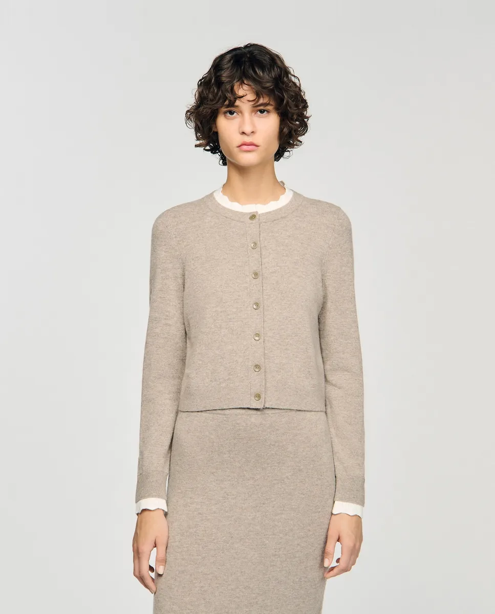 Женский кардиган с контрастным воротником Sandro, бежевый
Женский кардиган с контрастным воротником Sandro, бежевый