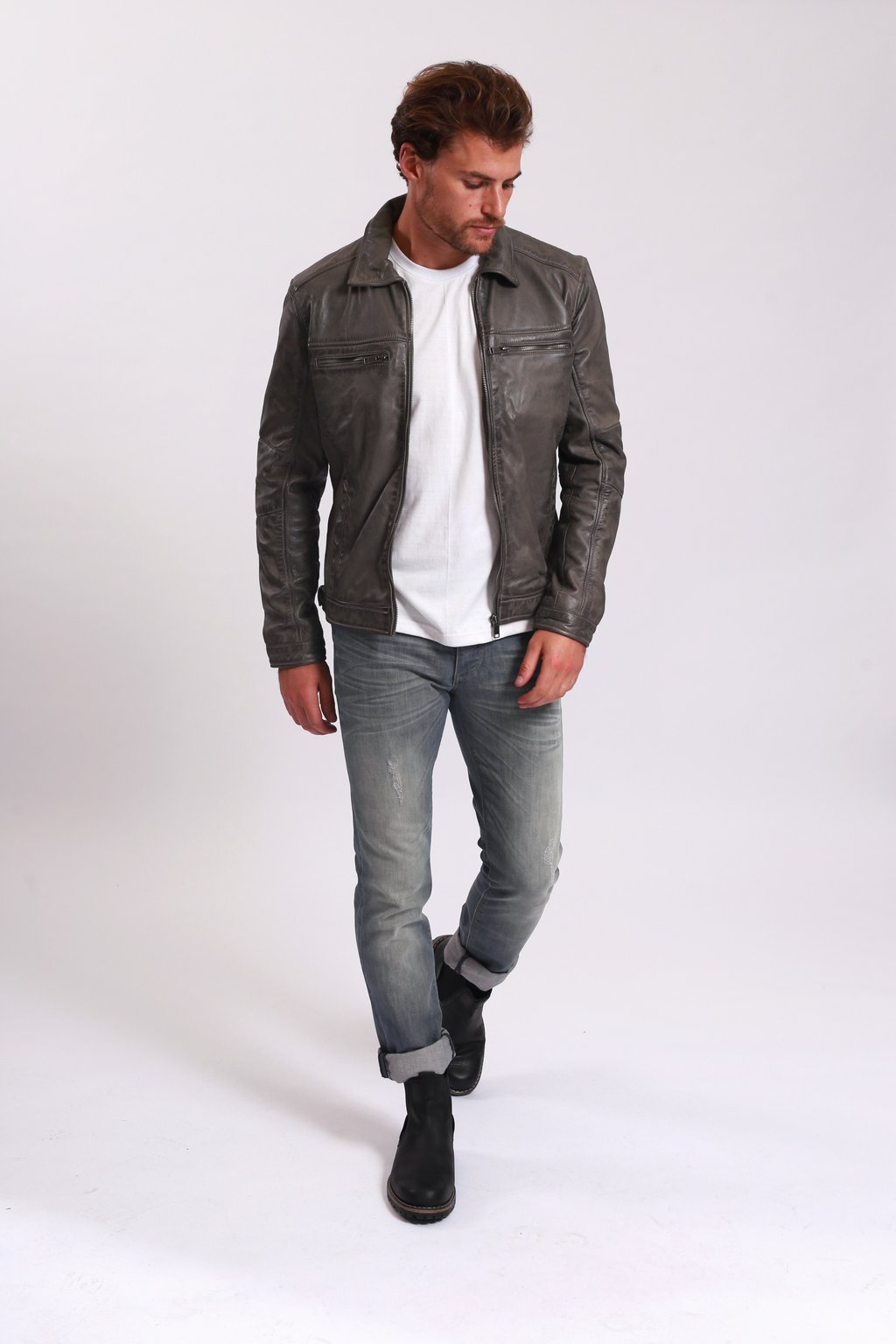 Кожаная куртка LEATHER JACKET WITH COLLAR SHIRT - 2 SPLIT SIDE POCKETS Lee Cooper, серый
Кожаная куртка LEATHER JACKET WITH COLLAR SHIRT - 2 SPLIT SIDE POCKETS Lee Cooper, серый