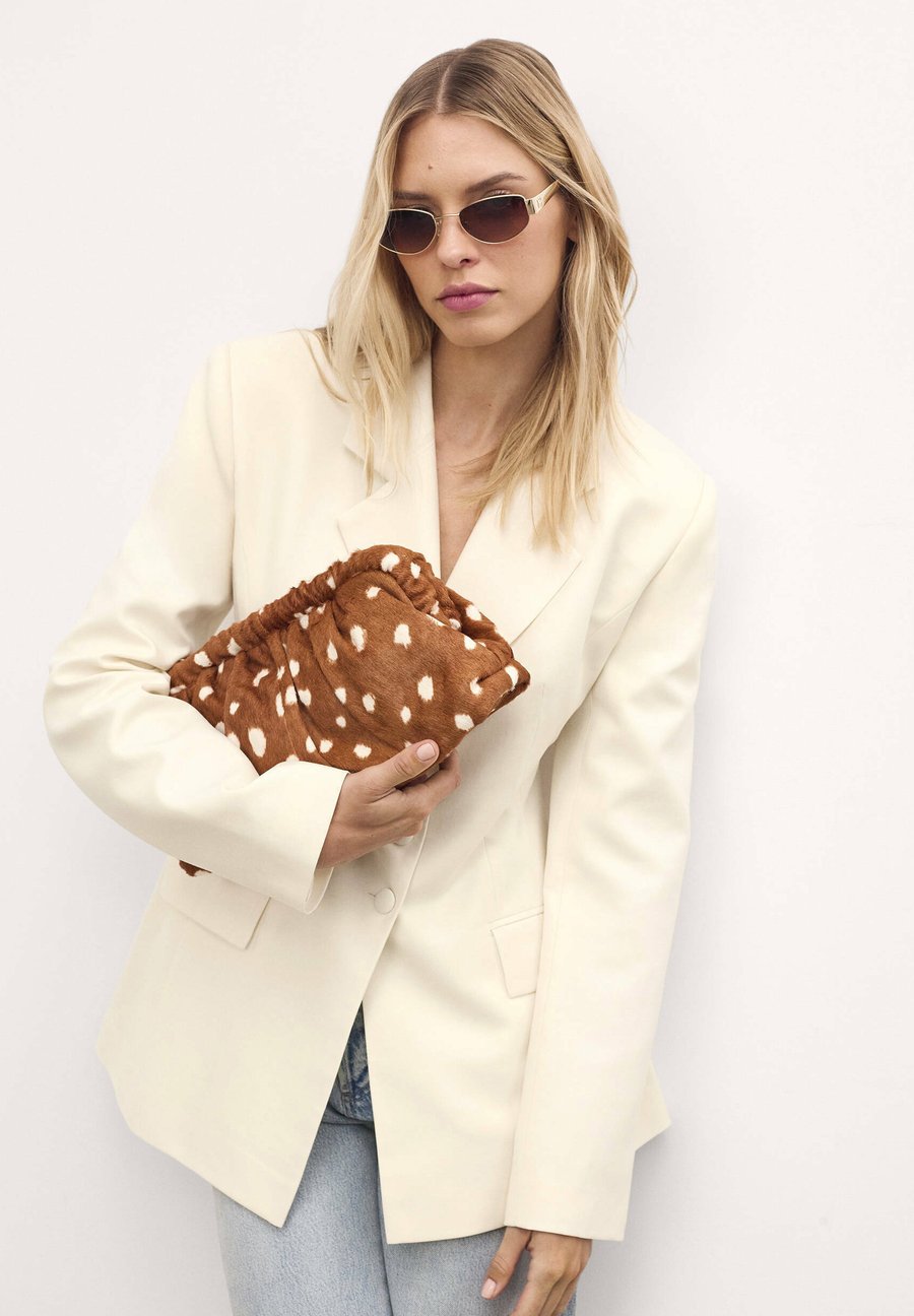 Клатч Kazar EVENING, Light Brown
Клатч Kazar EVENING, Light Brown