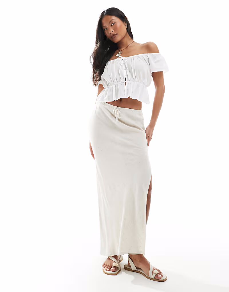 Юбка макси Miss Selfridge Petite из льняной смеси с косой талией в цвете Stone
Юбка макси Miss Selfridge Petite из льняной смеси с косой талией в цвете Stone