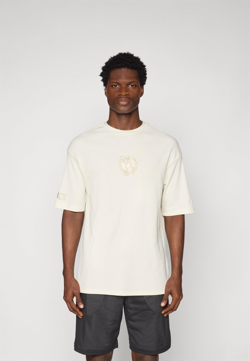 Футболка с принтом NBA BOSTON CELTICS WAFFLE OVERSIZE TEE - Club wear New Era, кремовый
Футболка с принтом NBA BOSTON CELTICS WAFFLE OVERSIZE TEE - Club wear New Era, кремовый