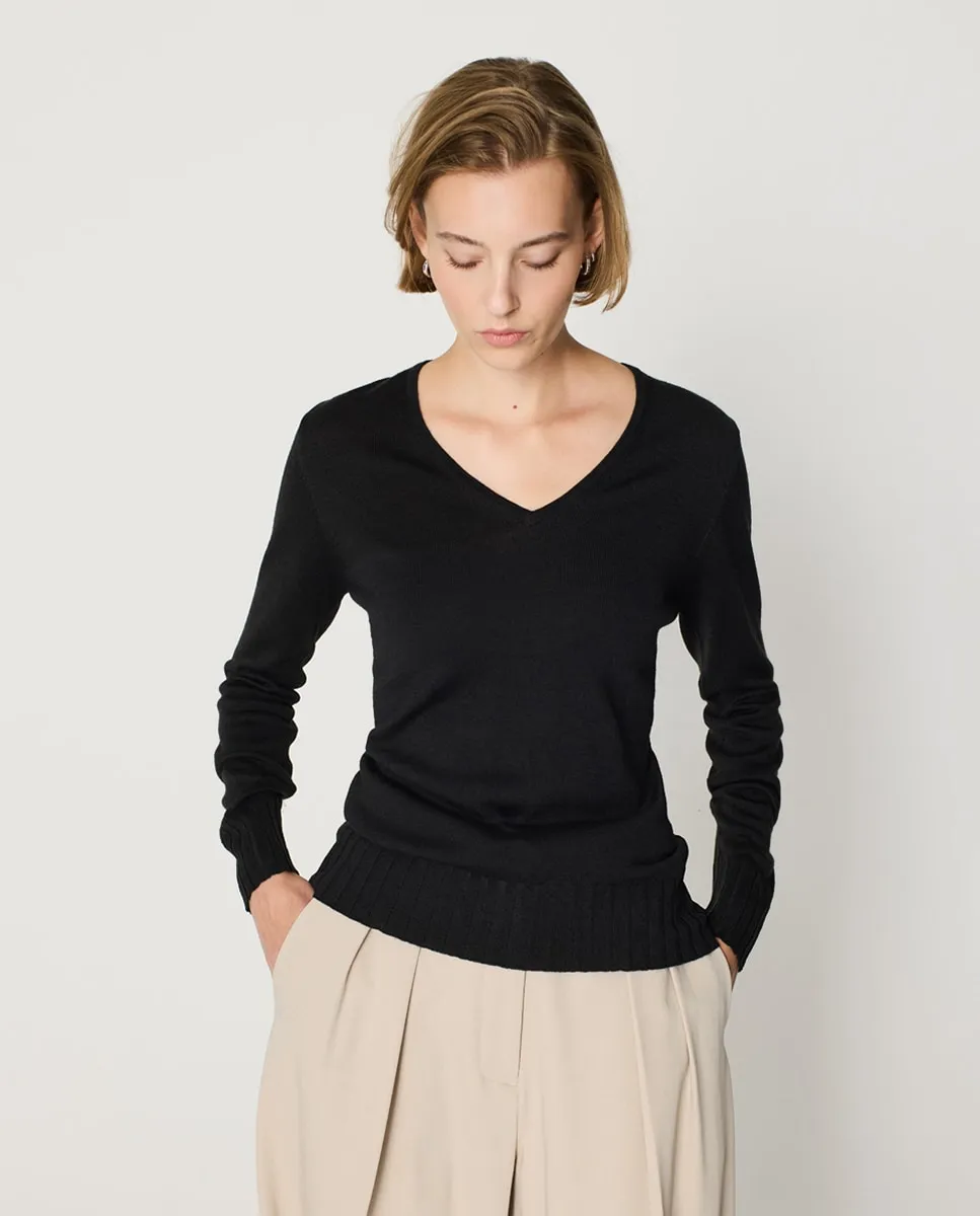 Женский базовый джемпер с V-образным вырезом и длинными рукавами Escorpion, черный
Женский базовый джемпер с V-образным вырезом и длинными рукавами Escorpion, черный