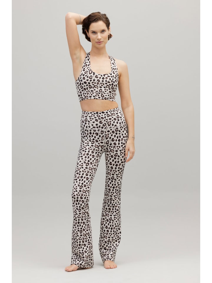 Hey Honey расклешенные леггинсы бежевого цвета
Hey Honey расклешенные леггинсы бежевого цвета