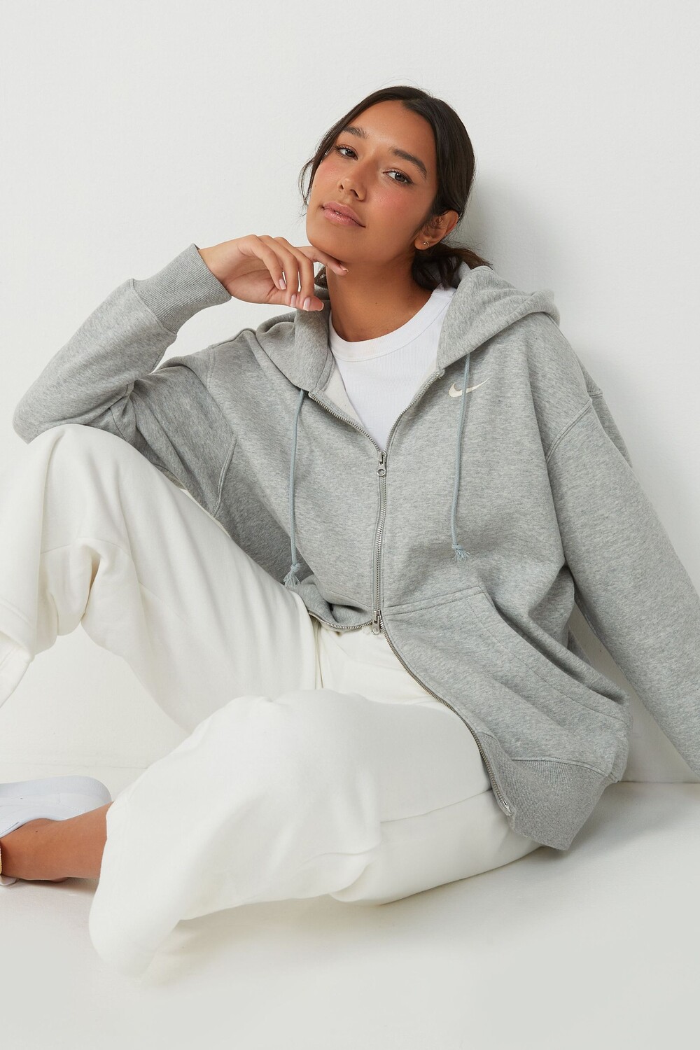 Толстовка с небольшим логотипом и застежкой-молнией Nike, серый
Толстовка с небольшим логотипом и застежкой-молнией Nike, серый