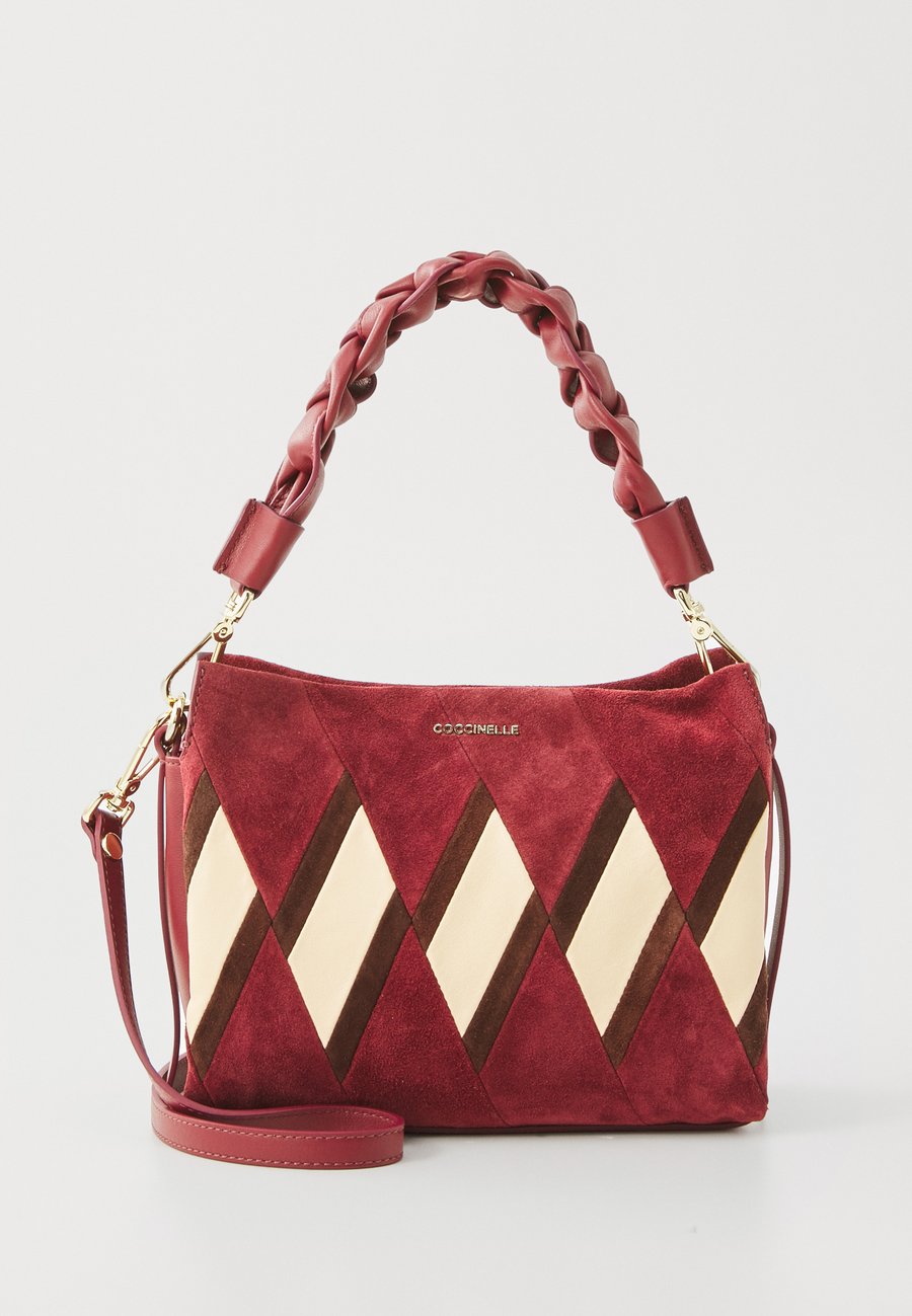 Сумка Coccinelle BOHEME NEW GEOMET PATCH, Ribes/Ribes/Dark Red
Сумка Coccinelle BOHEME NEW GEOMET PATCH, Ribes/Ribes/Dark Red