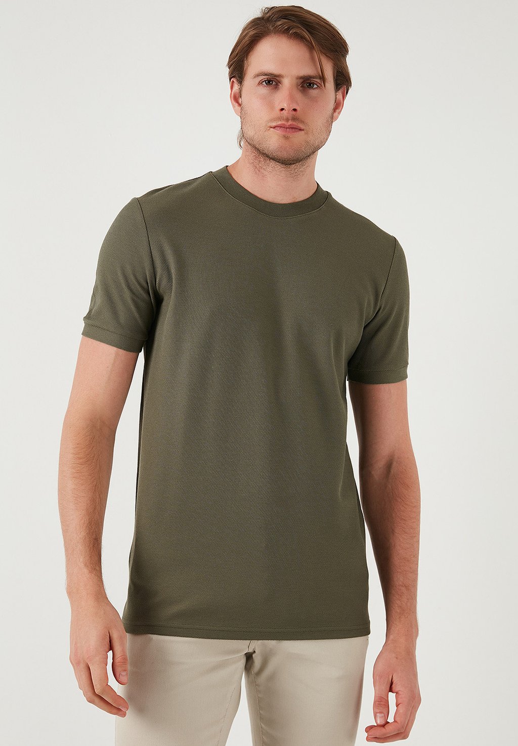 Базовая футболка CREW NECK Buratti, хаки 
Базовая футболка CREW NECK Buratti, хаки