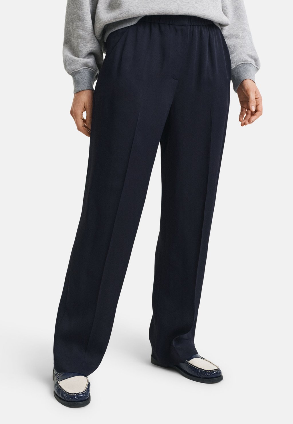 Брюки GANT, темно-синий
Брюки GANT, темно-синий