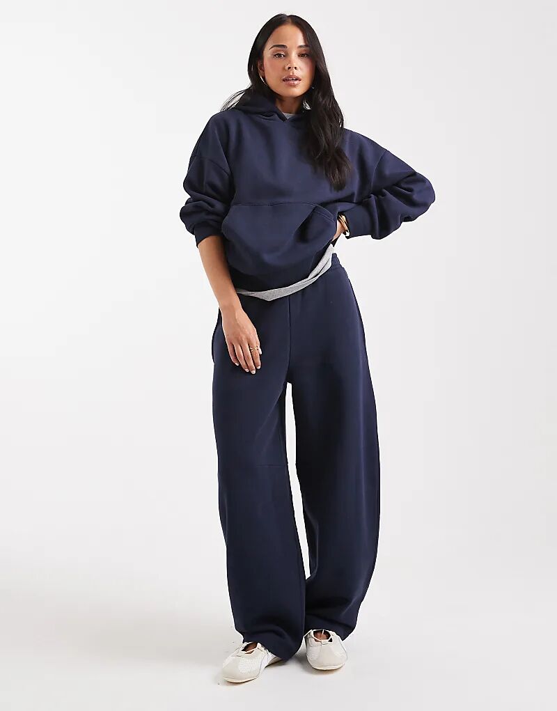 Спортивные брюки-бочонки ASOS DESIGN с защипом сзади, темно-синего цвета
Спортивные брюки-бочонки ASOS DESIGN с защипом сзади, темно-синего цвета