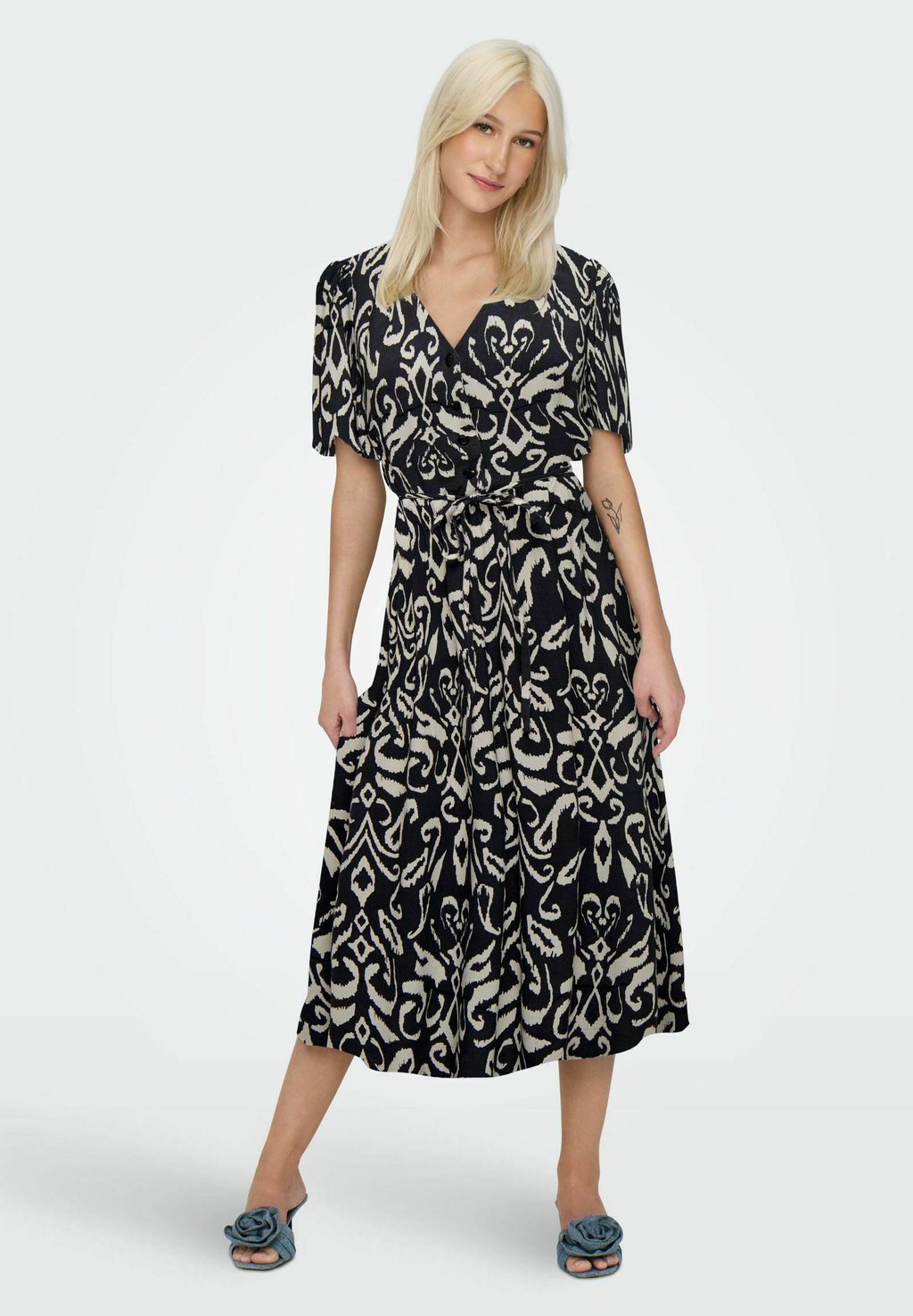 Платье-рубашка ONLHALIA MIDI ONLY, темно-синий
Платье-рубашка ONLHALIA MIDI ONLY, темно-синий