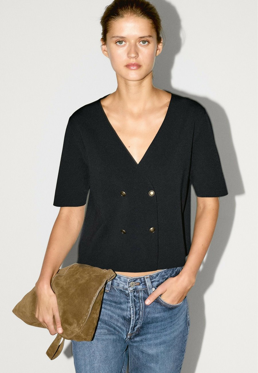 Кардиган Massimo Dutti SHORT SLEEVE V-NECK WITH BUTTONS, Dark Blue
Кардиган Massimo Dutti SHORT SLEEVE V-NECK WITH BUTTONS, Dark Blue