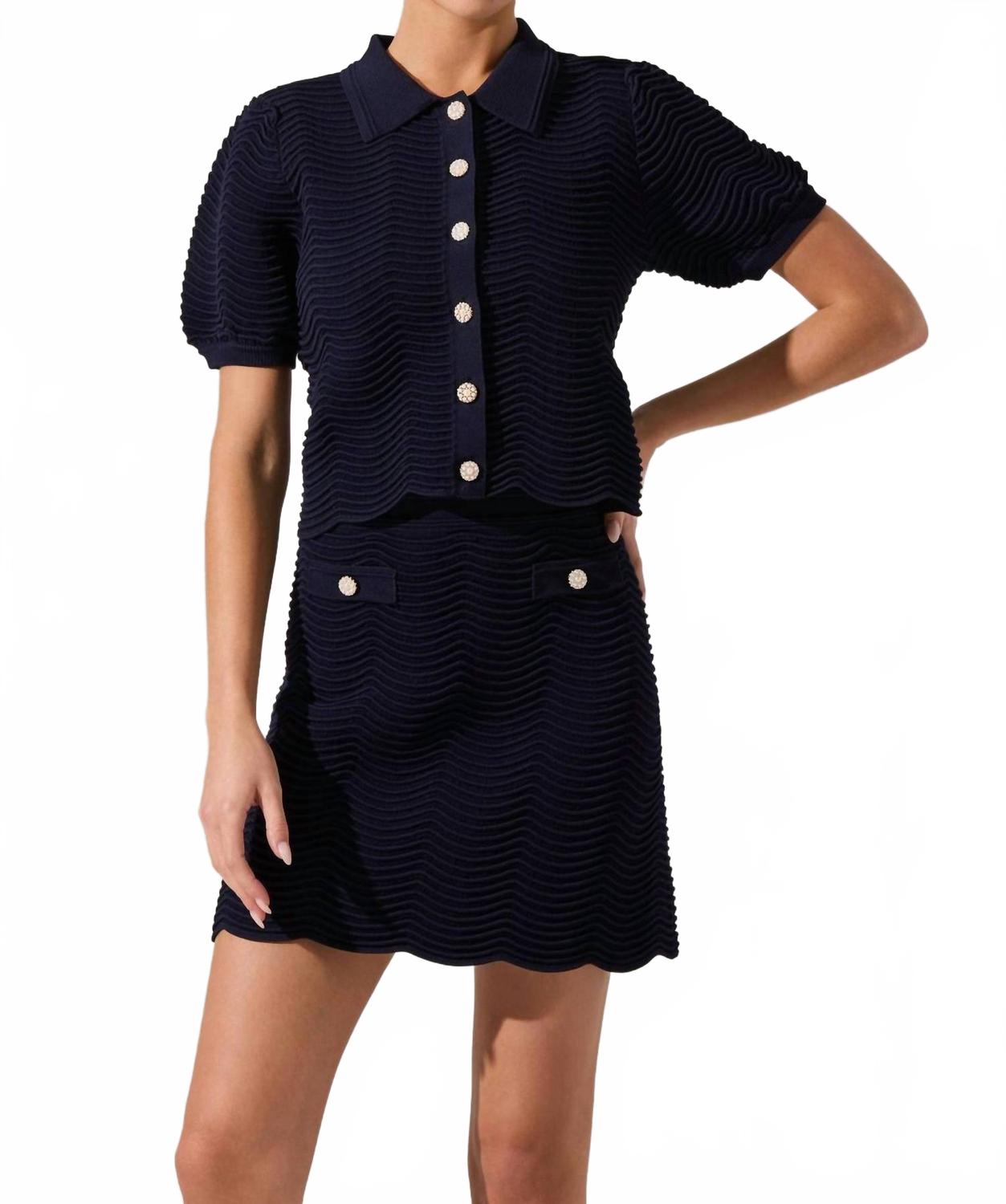 Перрин Короткий Кардиган с Фестонами в Синем ASTR
Перрин Короткий Кардиган с Фестонами в Синем ASTR