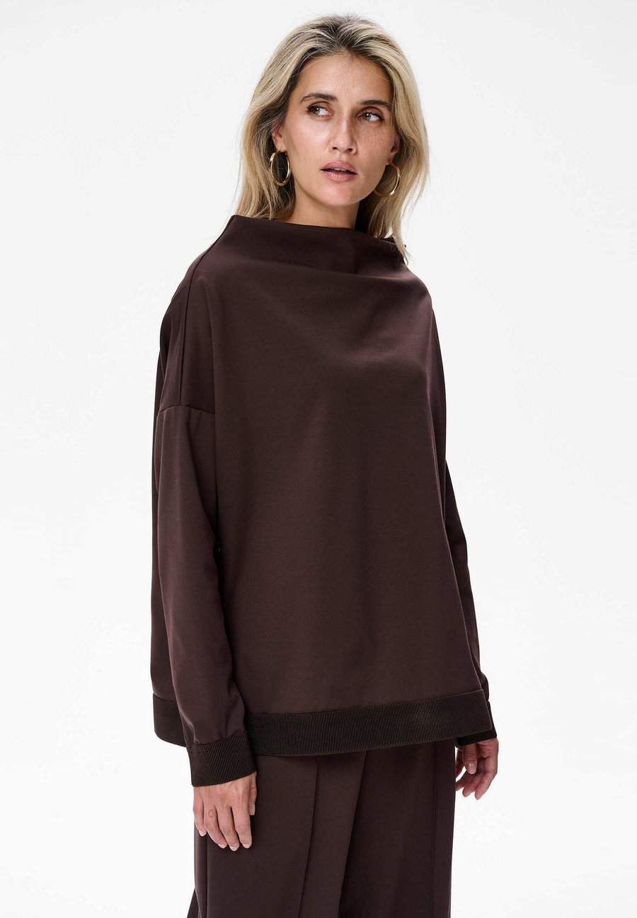 Толстовка blue shadow Sweatshirt, Brown
Толстовка blue shadow Sweatshirt, Brown