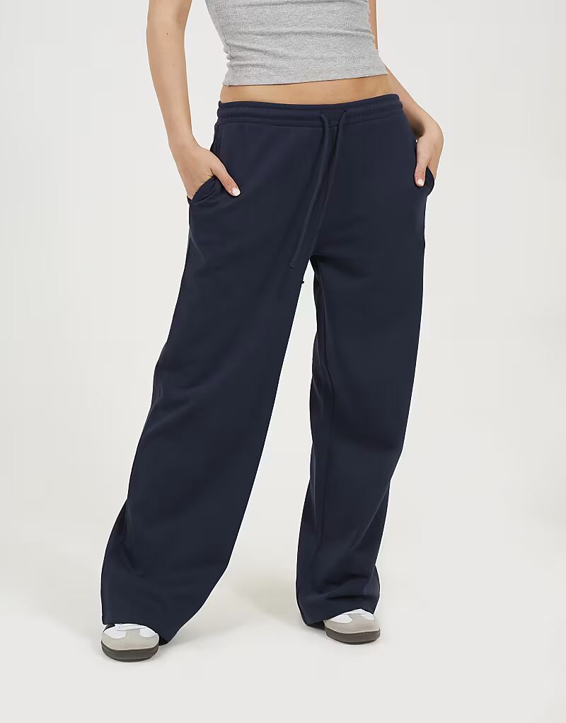 Широкие брюки-джоггеры из хлопковой смеси темно-синего цвета Brave Soul
Широкие брюки-джоггеры из хлопковой смеси темно-синего цвета Brave Soul