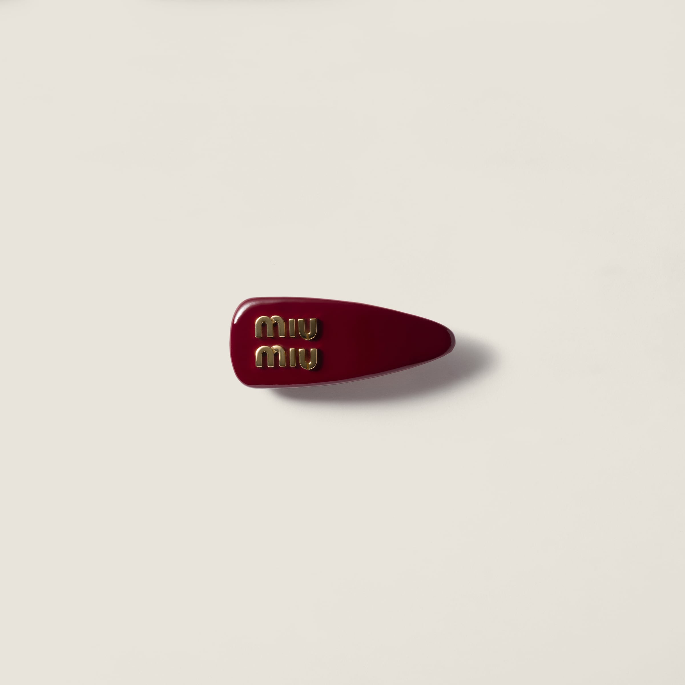 Заколка для волос из лакированной кожи MIU MIU, бордовый
Заколка для волос из лакированной кожи MIU MIU, бордовый