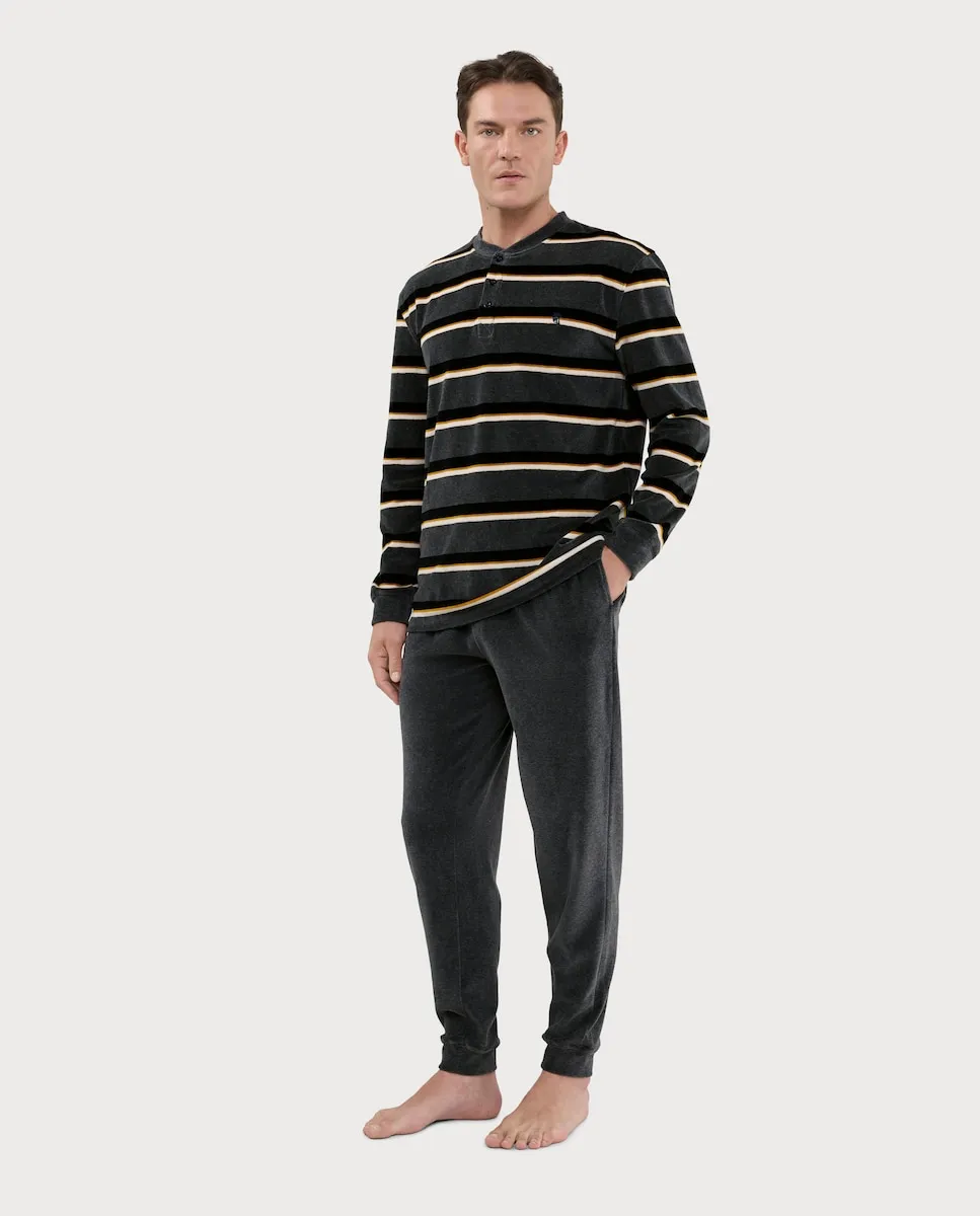 Длинная бархатная пижама с мужской планкой El Búho Nocturno, серый
Длинная бархатная пижама с мужской планкой El Búho Nocturno, серый