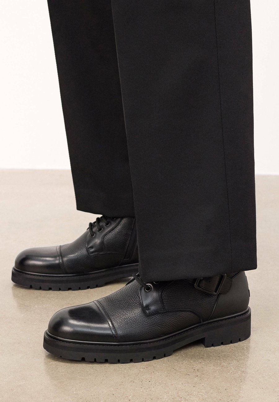 Ботинки Kazar ILLTES, Black
Ботинки Kazar ILLTES, Black