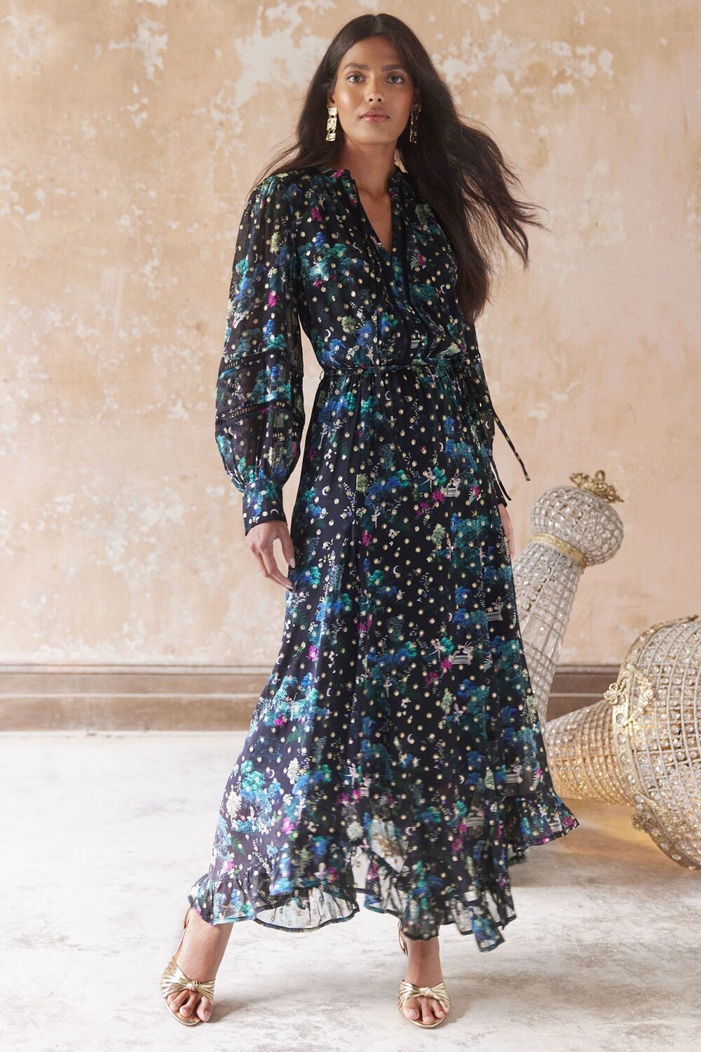 Enb | платье мидакси с металлическим принтом и завязкой спереди, с длинными рукавами Love & Roses, черный
Enb | платье мидакси с металлическим принтом и завязкой спереди, с длинными рукавами Love & Roses, черный