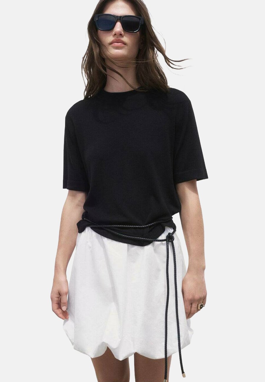 Футболка Mango SHORT-SLEEVED, Black, Черный, Футболка Mango SHORT-SLEEVED, Black
Футболка Mango SHORT-SLEEVED, Black, Черный, Футболка Mango SHORT-SLEEVED, Black