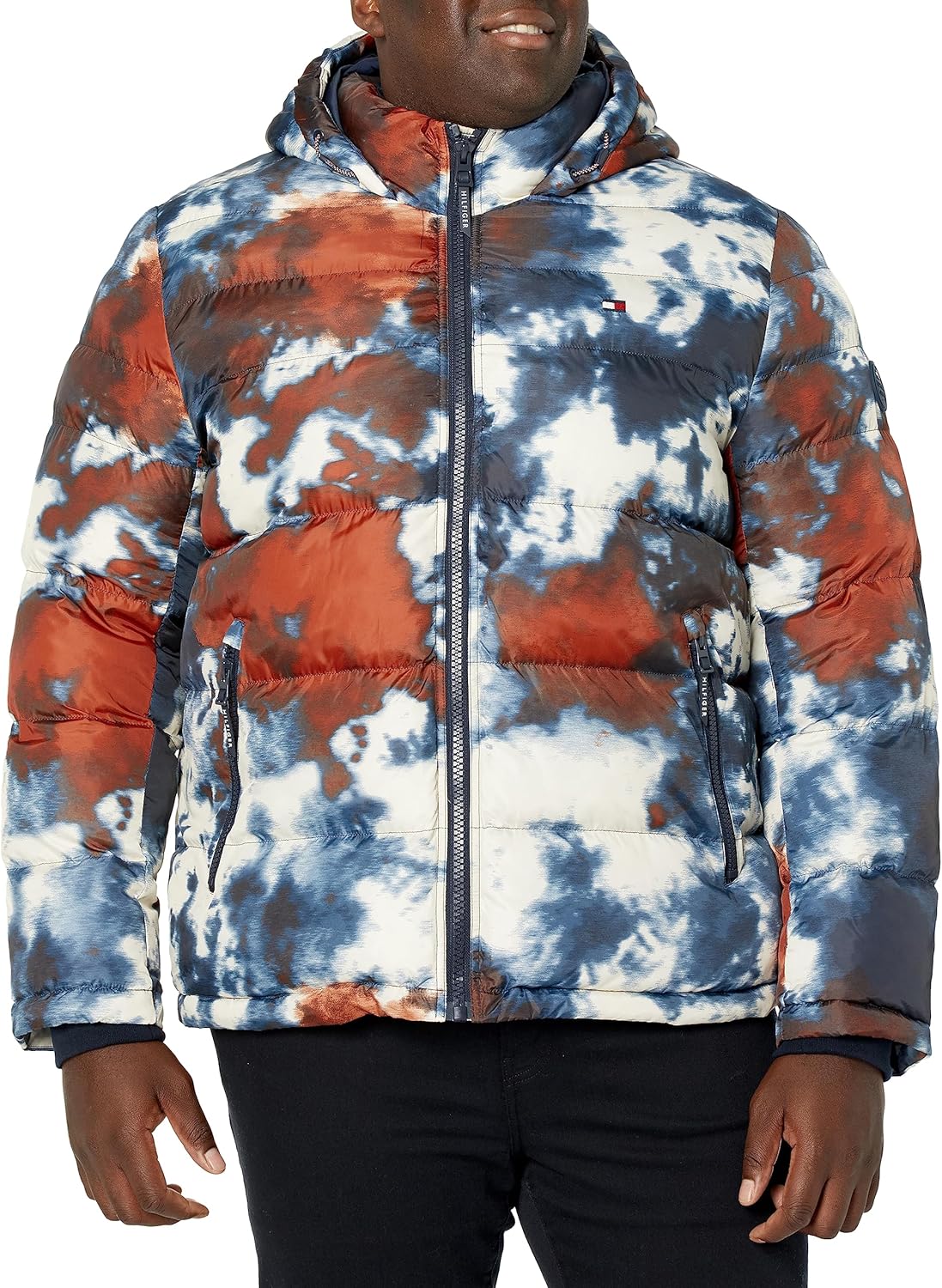 Мужская стеганая куртка с капюшоном Tommy Hilfiger (стандартная и для больших и высоких), Navy/Orange Tie Dye
Мужская стеганая куртка с капюшоном Tommy Hilfiger (стандартная и для больших и высоких), Navy/Orange Tie Dye