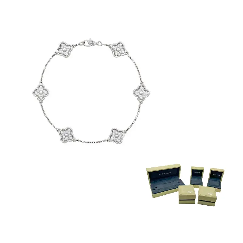 Браслет Alhambra Four Leaf Lucky Series 18K белое золото женский серебристый Van Cleef & Arpels, серебряный
Браслет Alhambra Four Leaf Lucky Series 18K белое золото женский серебристый Van Cleef & Arpels, серебряный