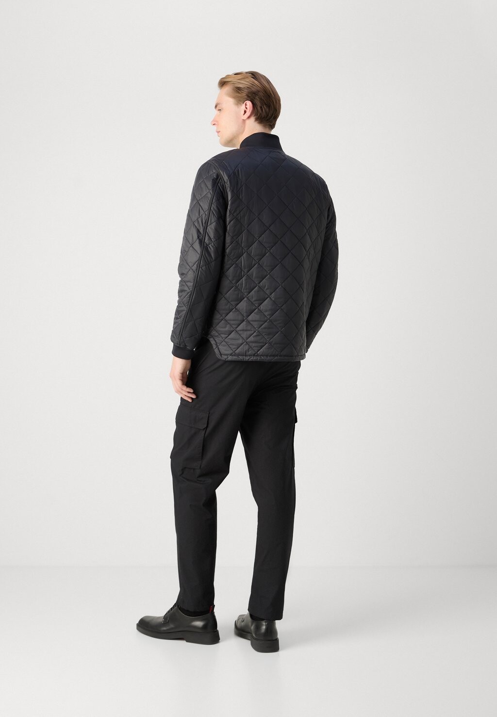 Легкая куртка RE ENGINEERED LIDDESDALE JACKET Barbour, черный
Легкая куртка RE ENGINEERED LIDDESDALE JACKET Barbour, черный