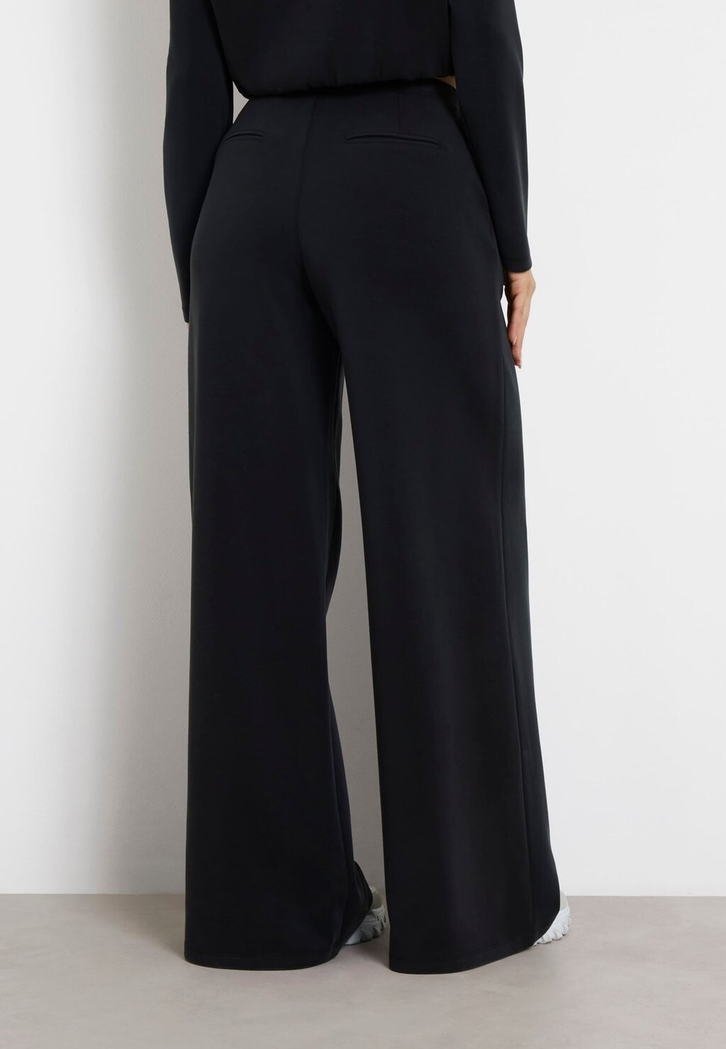 Спортивные штаны Guess, черный
Спортивные штаны Guess, черный