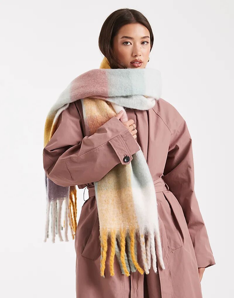 Супермягкий шарф с кисточками Pieces в теплую пастельную клетку
Супермягкий шарф с кисточками Pieces в теплую пастельную клетку