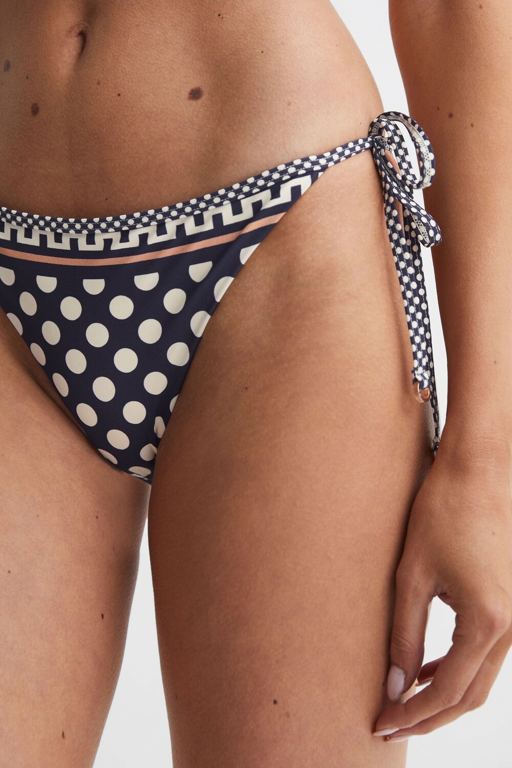 Плавки бикини в горошек Zana с завязками Reiss, синий 
Плавки бикини в горошек Zana с завязками Reiss, синий