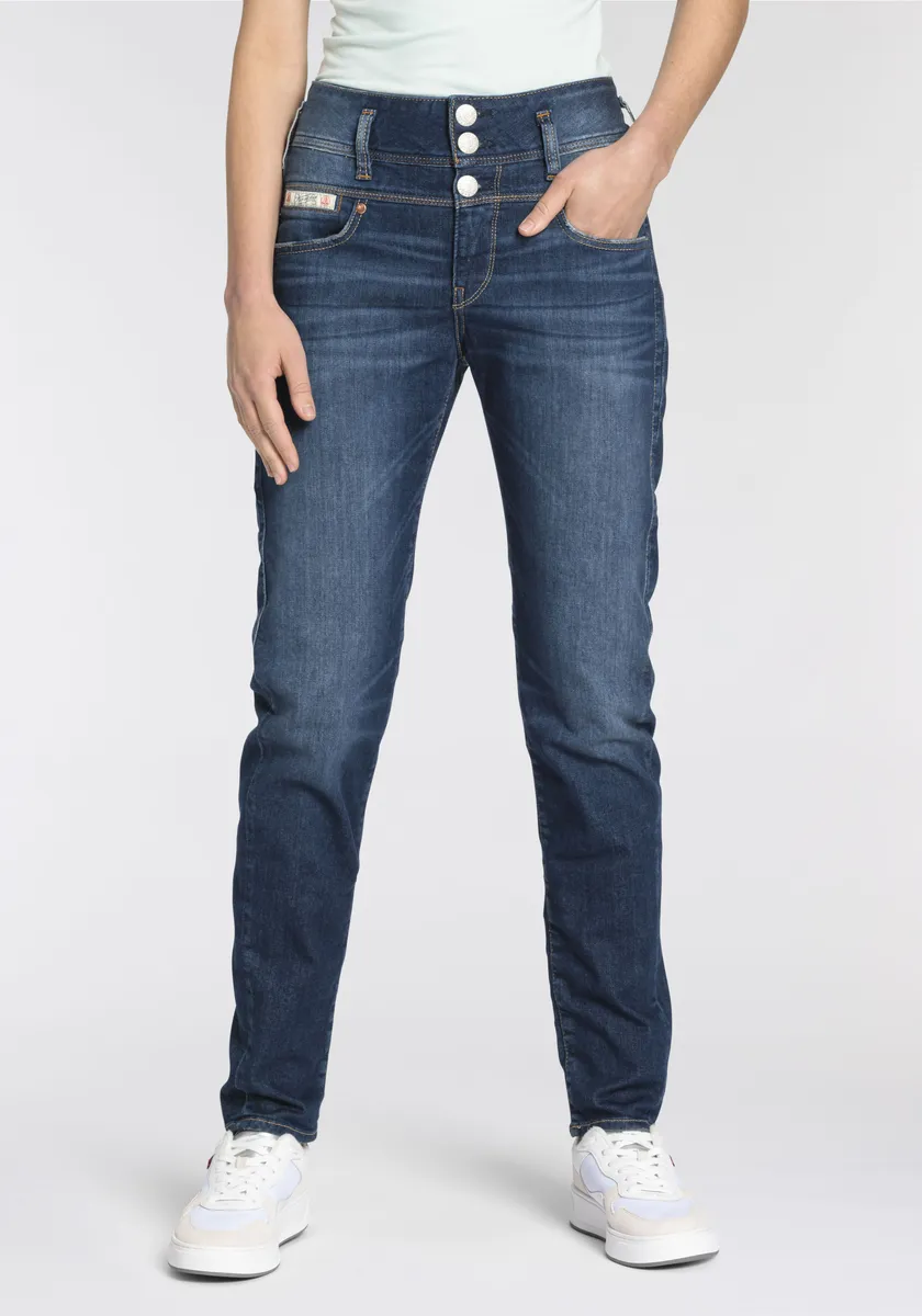 Великолепные джинсы-бойфренды Raya Boy Organic Denim с эффектной застежкой на три пуговицы и очень широким поясом Herrlicher, цвет Doom
Великолепные джинсы-бойфренды Raya Boy Organic Denim с эффектной застежкой на три пуговицы и очень широким поясом Herrlicher, цвет Doom