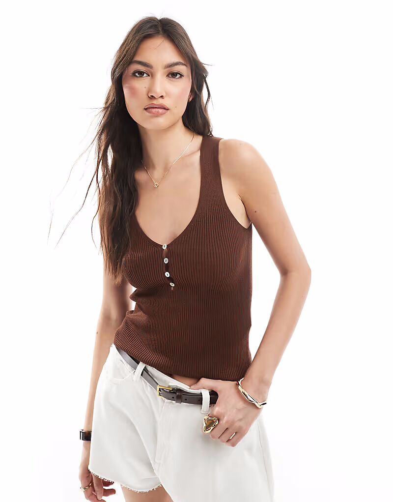 Stradivarius - Легкая трикотажная майка коричневого цвета с планкой на пуговицах
Stradivarius - Легкая трикотажная майка коричневого цвета с планкой на пуговицах