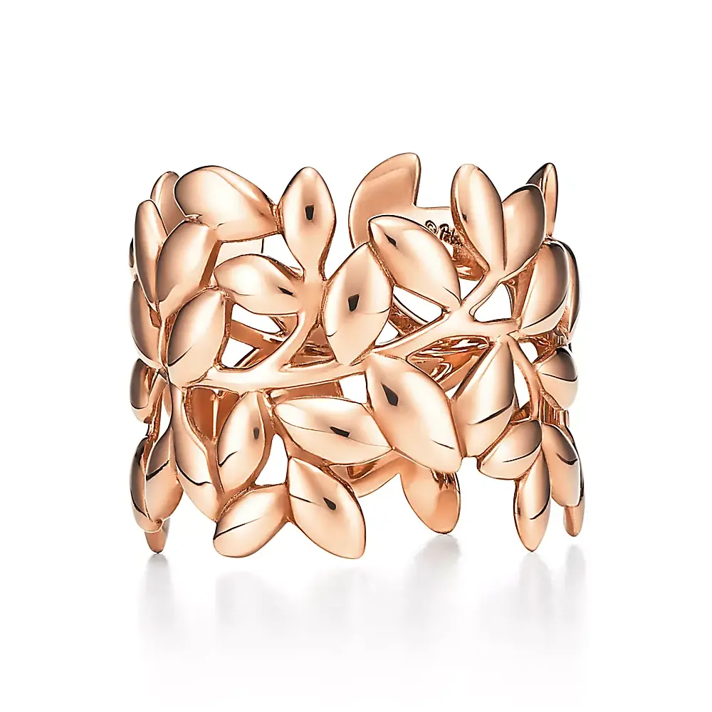 Кольцо Tiffany & Co. x Paloma Picasso Olive Leaf Band, розовое золото
Кольцо Tiffany & Co. x Paloma Picasso Olive Leaf Band, розовое золото