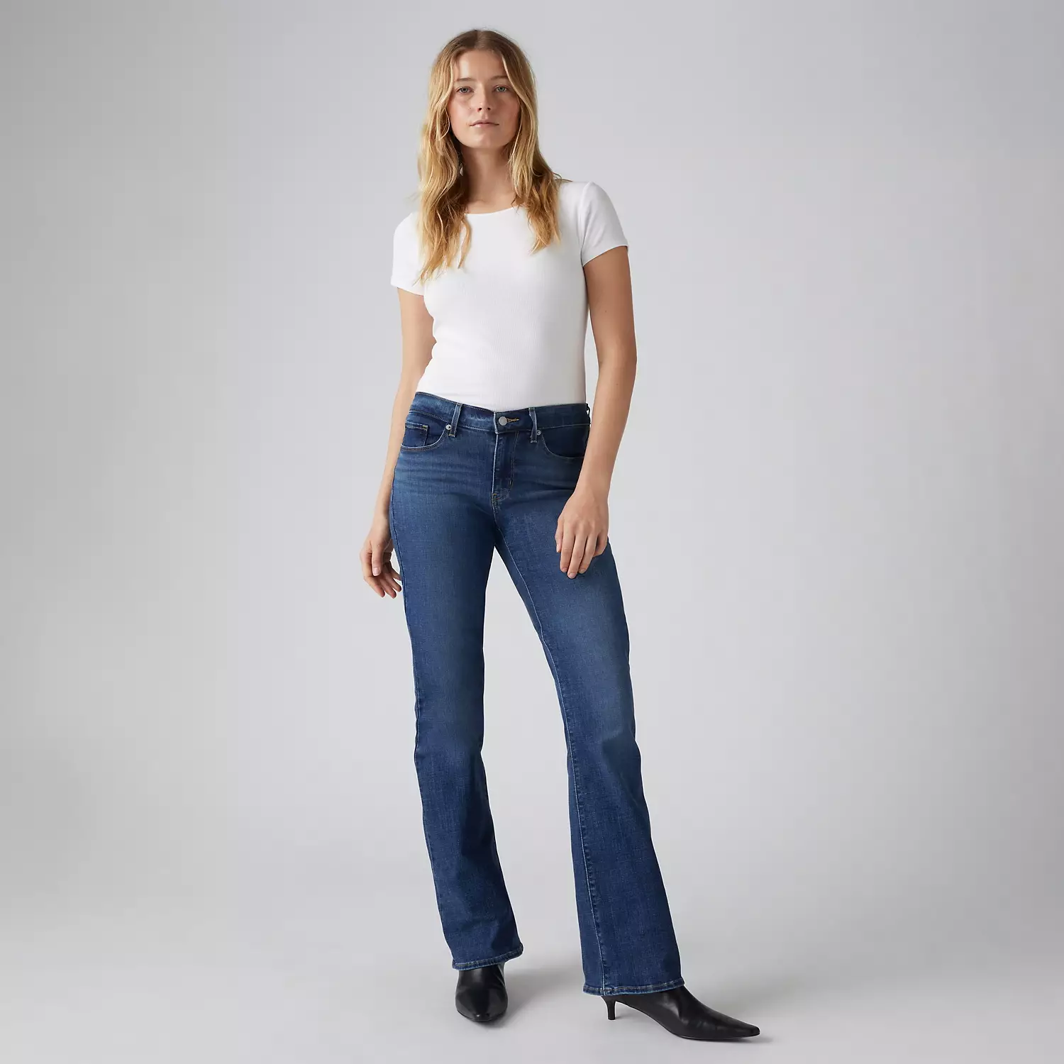 Джинсы женские Levi's
Джинсы женские Levi's