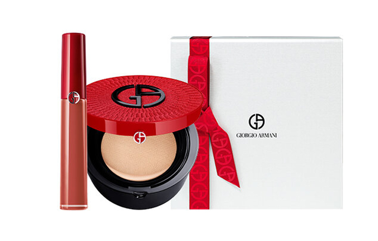 Набор косметики для женщин GIORGIO ARMANI
Набор косметики для женщин GIORGIO ARMANI