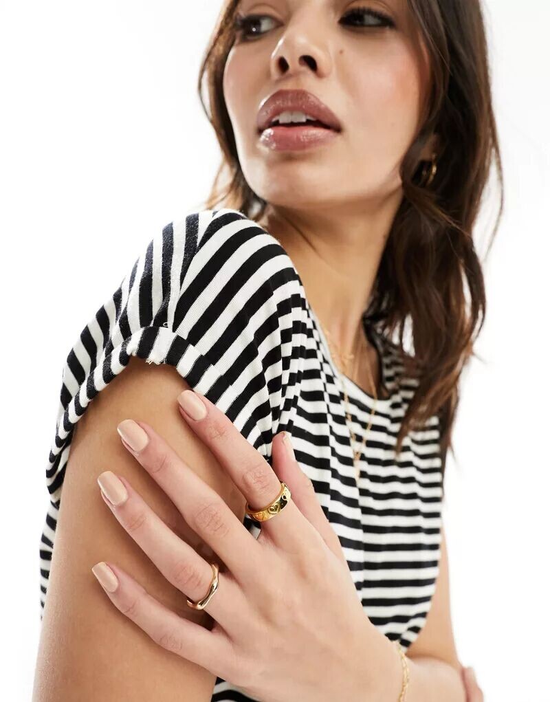 Футболка оверсайз Vero Moda в черно-белую полоску, Черный, Футболка оверсайз Vero Moda в черно-белую полоску
Футболка оверсайз Vero Moda в черно-белую полоску, Черный, Футболка оверсайз Vero Moda в черно-белую полоску