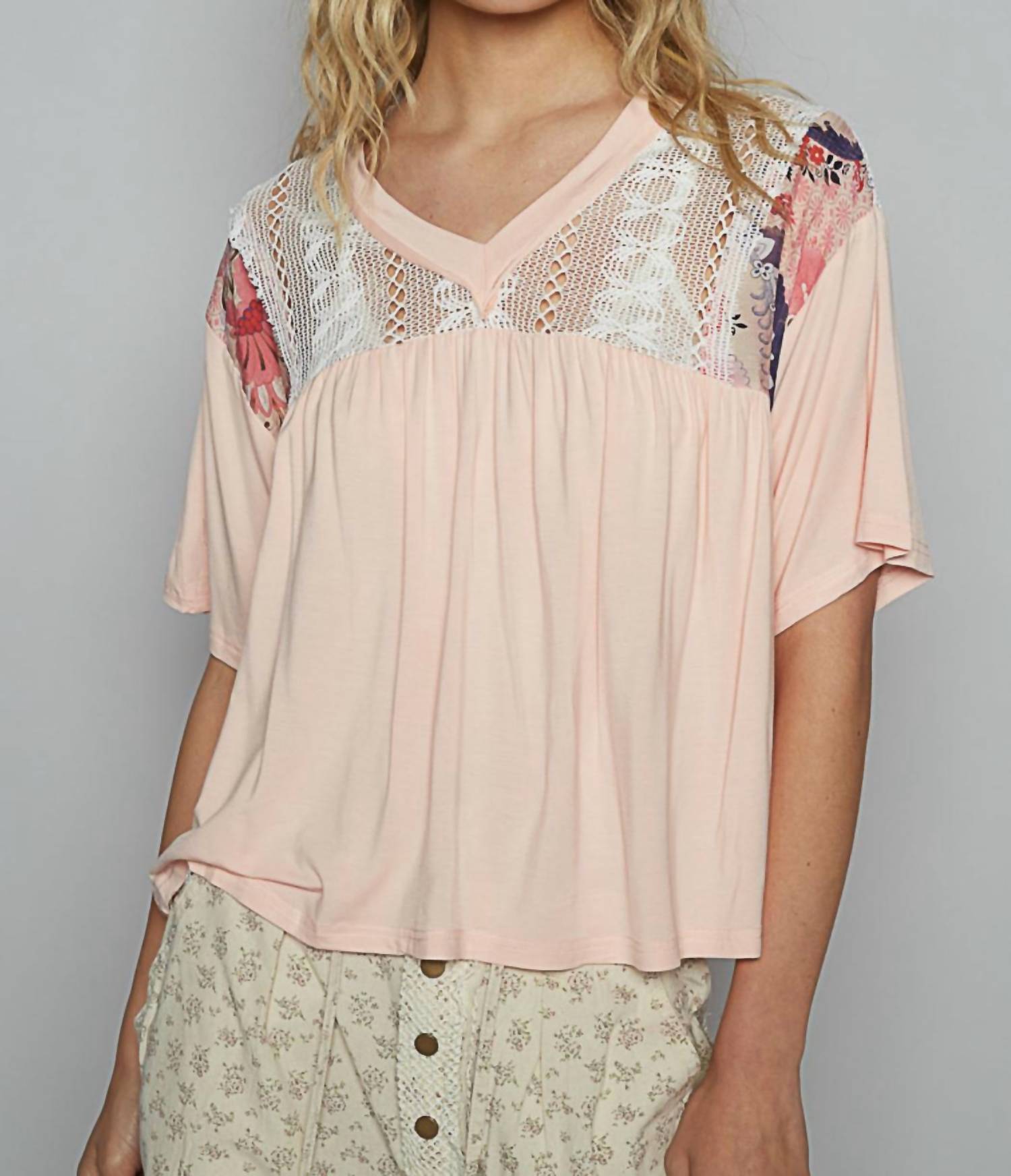 Блузка Brynn с кружевными вставками в светло-розовом цвете POL
Блузка Brynn с кружевными вставками в светло-розовом цвете POL