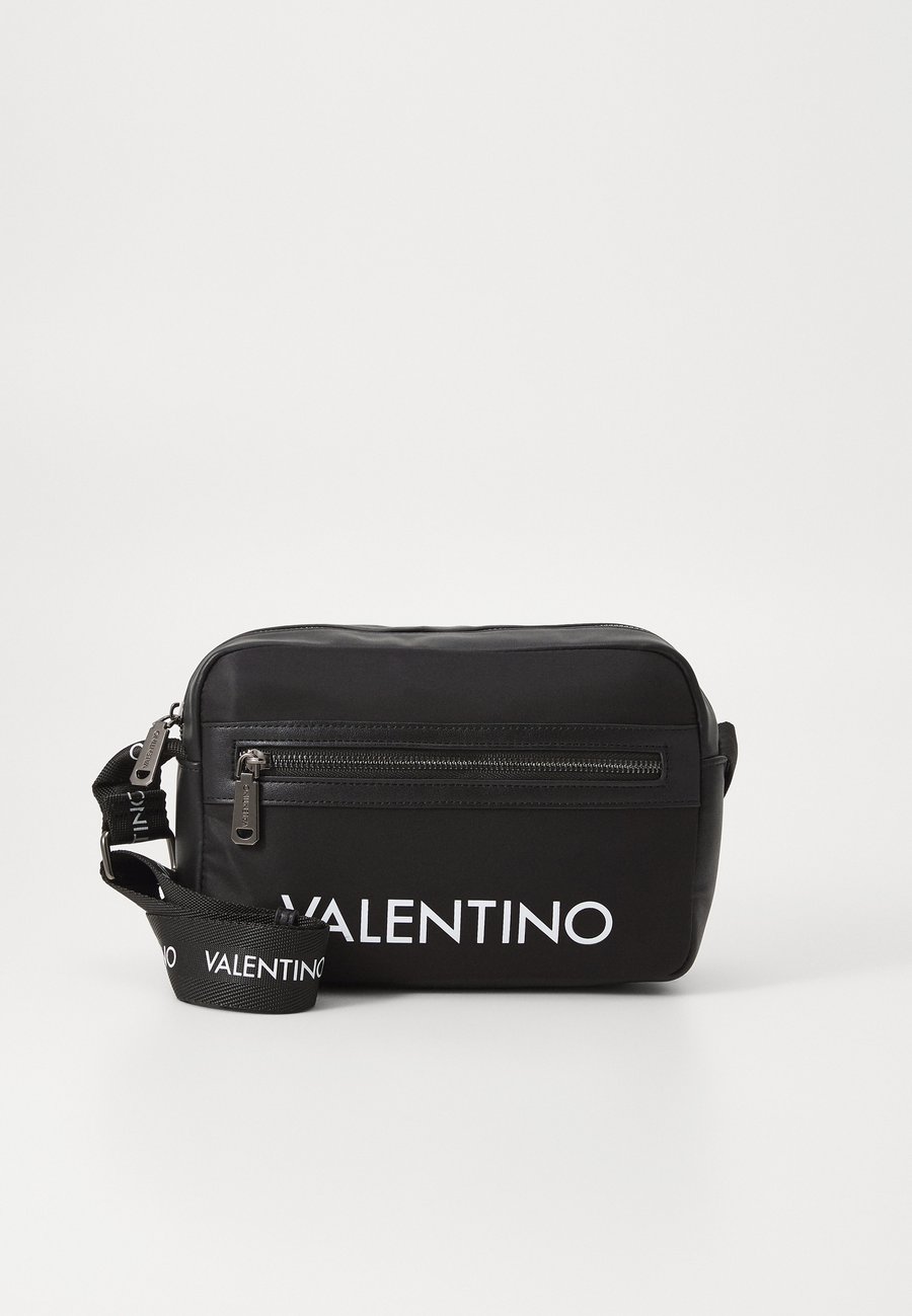 Сумка кросс-боди Valentino Bags KYLO UNISEX, Nero/Black
Сумка кросс-боди Valentino Bags KYLO UNISEX, Nero/Black