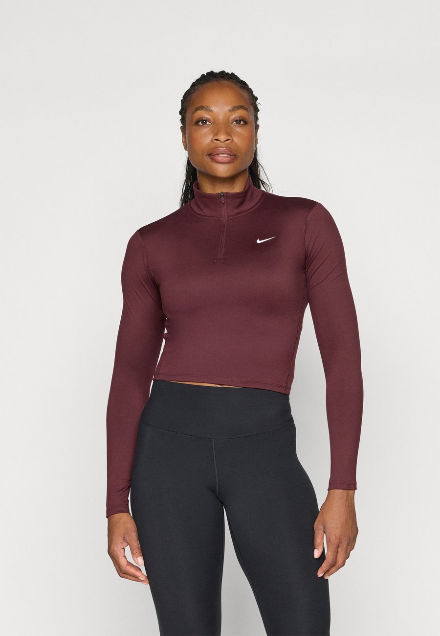 Топ Nike Performance ONE, Burgundy Crush/White/Bordeaux
Топ Nike Performance ONE, Burgundy Crush/White/Bordeaux