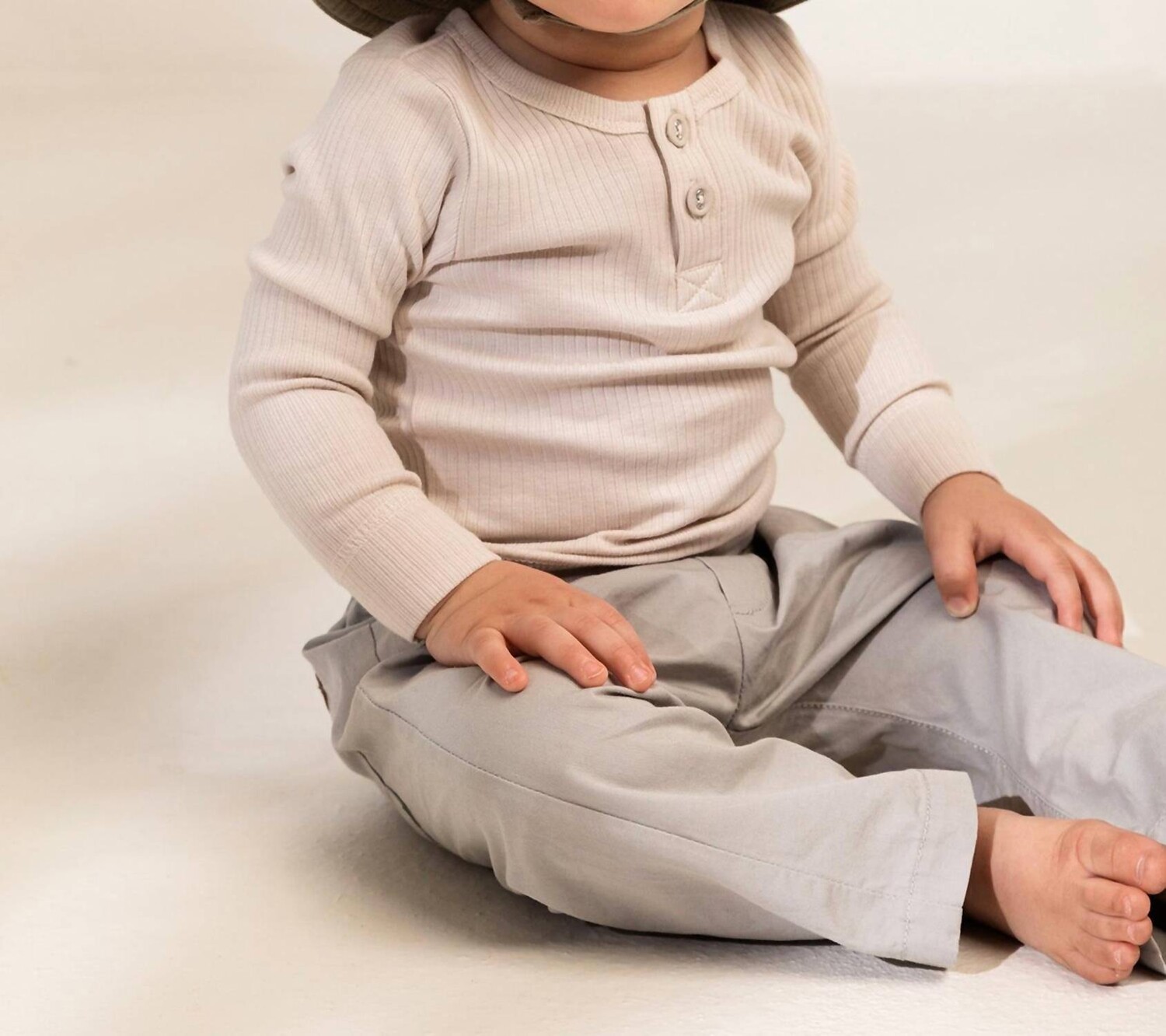 Рубашка на пуговицах на пуговицах с длинными рукавами в рубчик для мальчика ванильного цвета MarMar Copenhagen