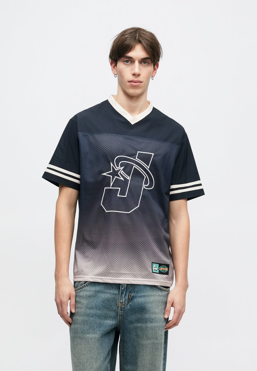 Футболка Jacker J STAR UNISEX, Blue, Синий, Футболка Jacker J STAR UNISEX, Blue
Футболка Jacker J STAR UNISEX, Blue, Синий, Футболка Jacker J STAR UNISEX, Blue