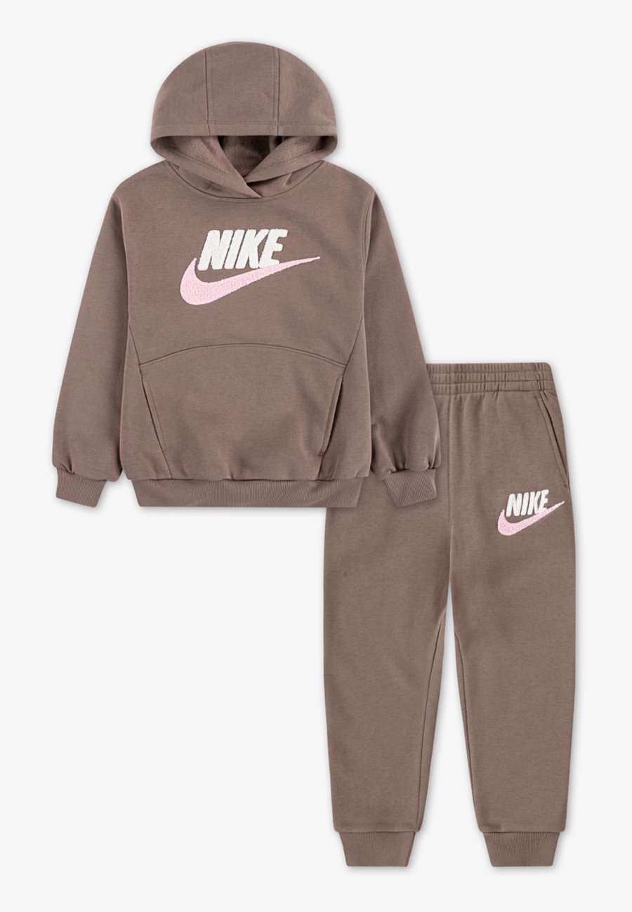 Толстовка Nike Sportswear UNISEX CLUB HOODY SET, Mink Brown/Light Brown
Толстовка Nike Sportswear UNISEX CLUB HOODY SET, Mink Brown/Light Brown