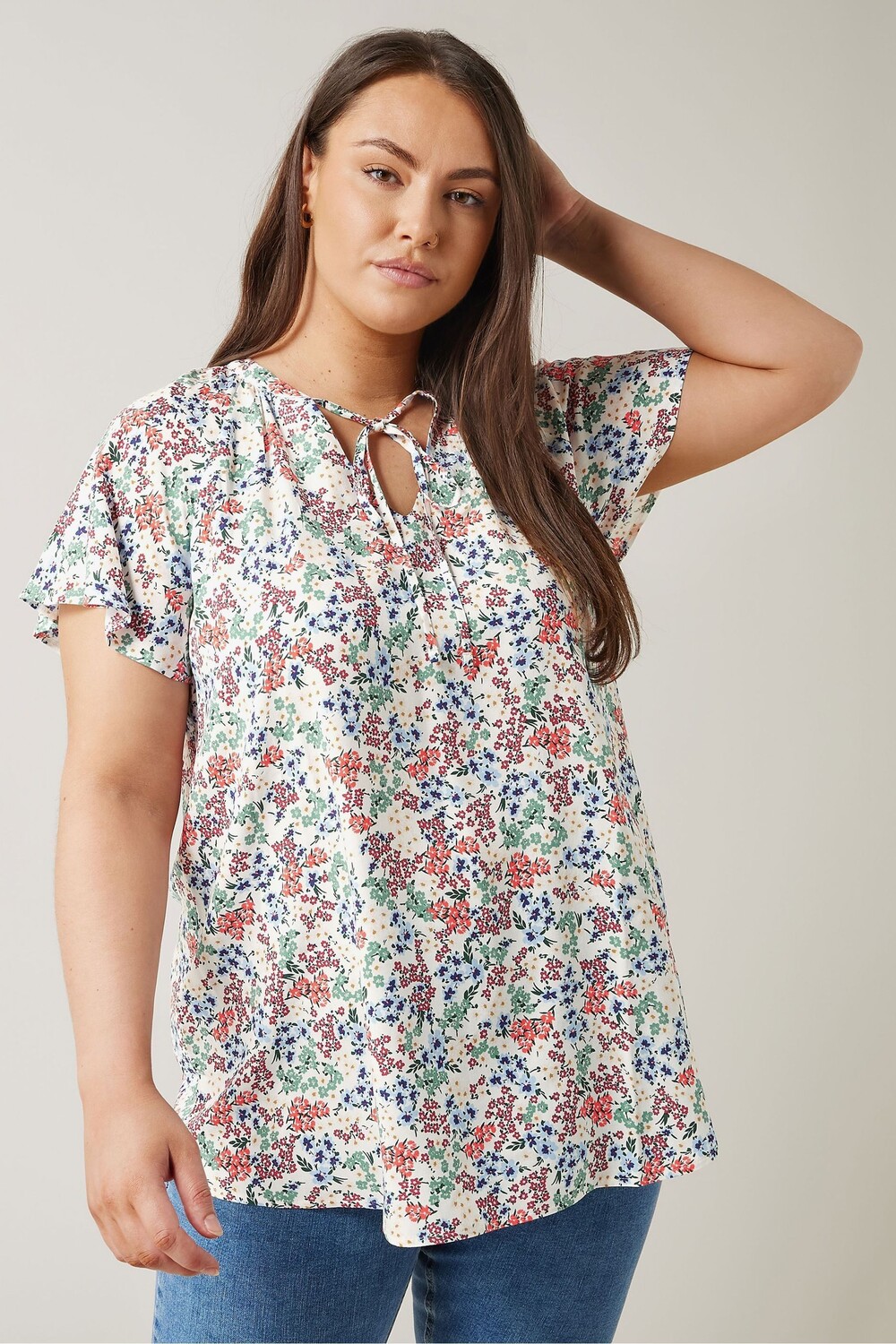 Изогнутый цветочный принт, завязка на шее блузка Evans, белый 
Изогнутый цветочный принт, завязка на шее блузка Evans, белый