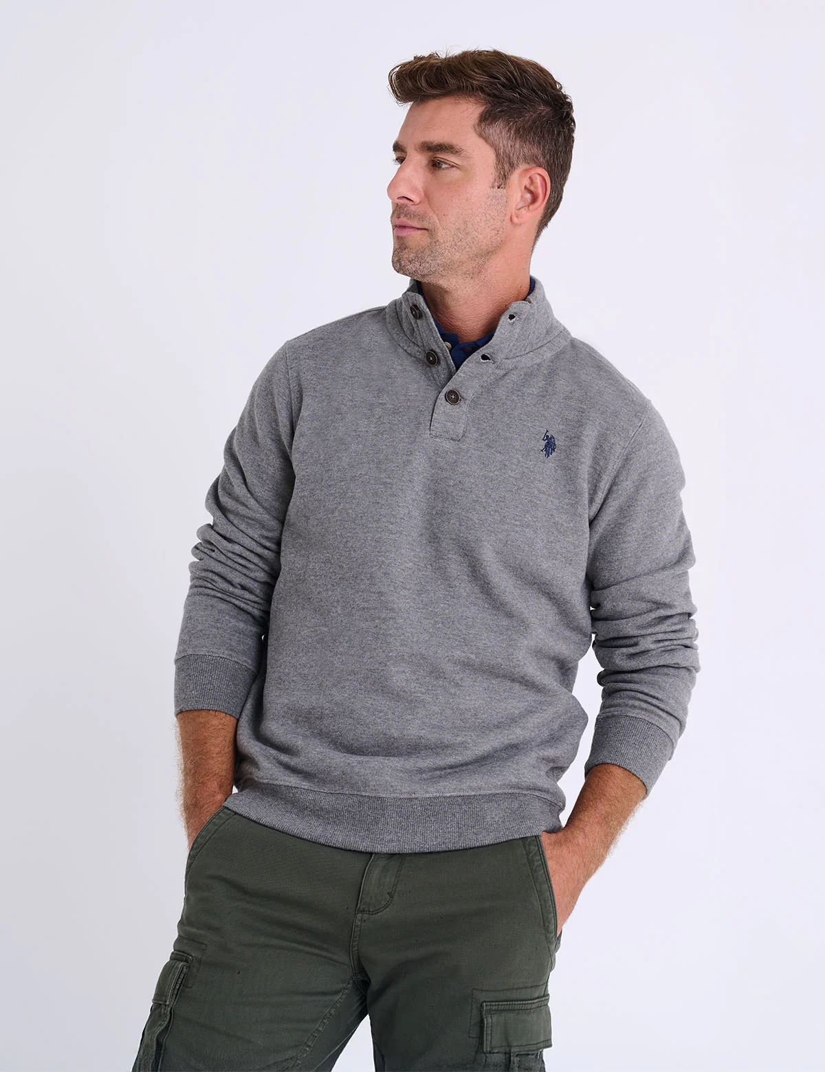 Пуловер U.S. Polo Assn Peached Fleece Button Mock Neck, серый
Пуловер U.S. Polo Assn Peached Fleece Button Mock Neck, серый