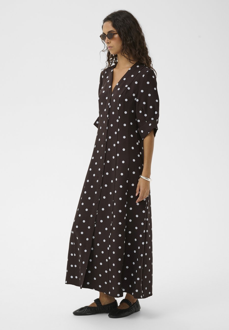 Платье Soaked in Luxury Jumper dress, Chocolate Torte W White Dot/Brown
Платье Soaked in Luxury Jumper dress, Chocolate Torte W White Dot/Brown