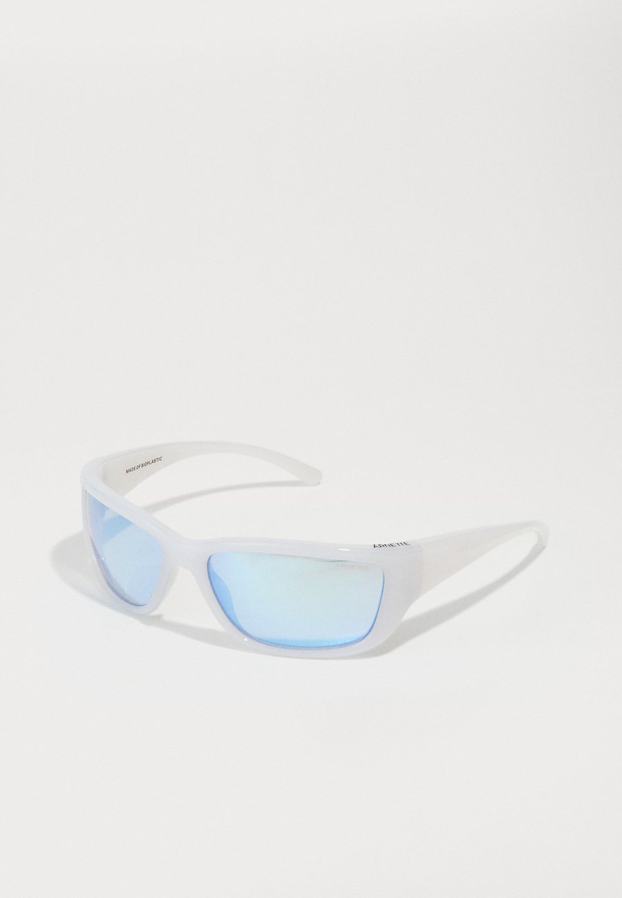 Солнцезащитные очки Arnette BUBBLEWRAP, Opal Ice/White
Солнцезащитные очки Arnette BUBBLEWRAP, Opal Ice/White
