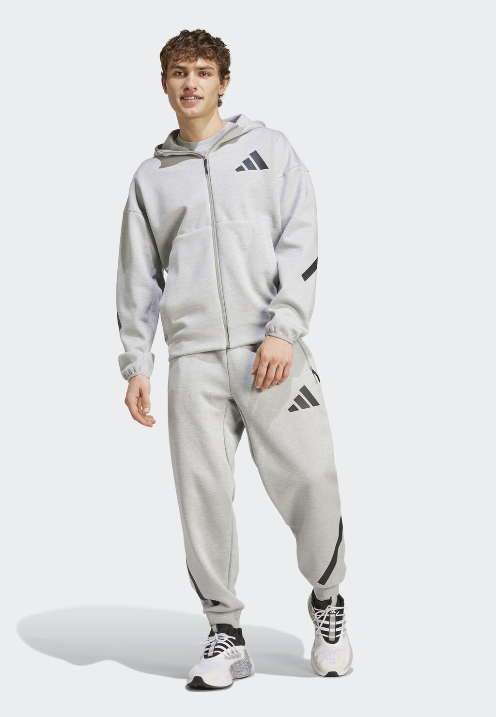 Толстовка с капюшоном Z.N.E. FULL-ZIP adidas Sportswear, серый
Толстовка с капюшоном Z.N.E. FULL-ZIP adidas Sportswear, серый