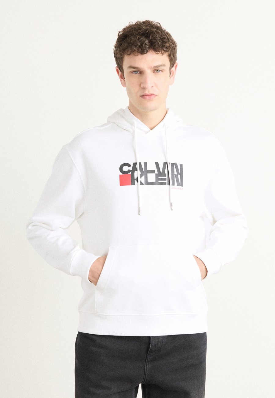 Толстовка Calvin Klein Jeans REDBOX GRAPHIC, Bright White/White
Толстовка Calvin Klein Jeans REDBOX GRAPHIC, Bright White/White